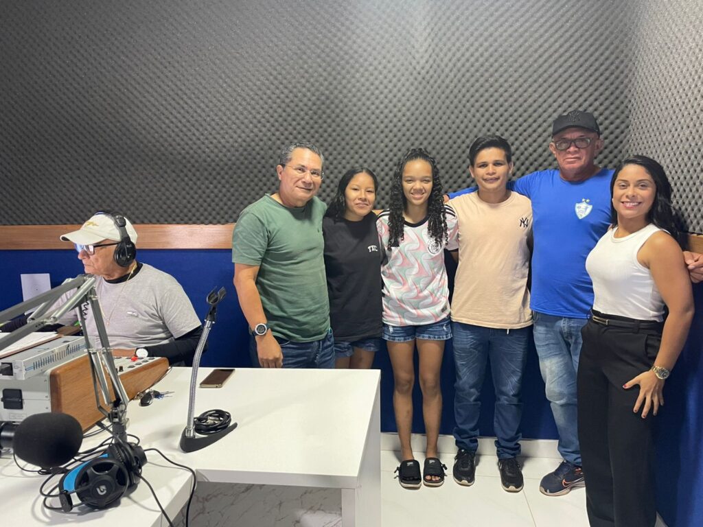 Atletas da seleção feminina de futebol de Humaitá e o presidente da LHDA falam em entrevista à Rádio Tiradentes FM 97,1
