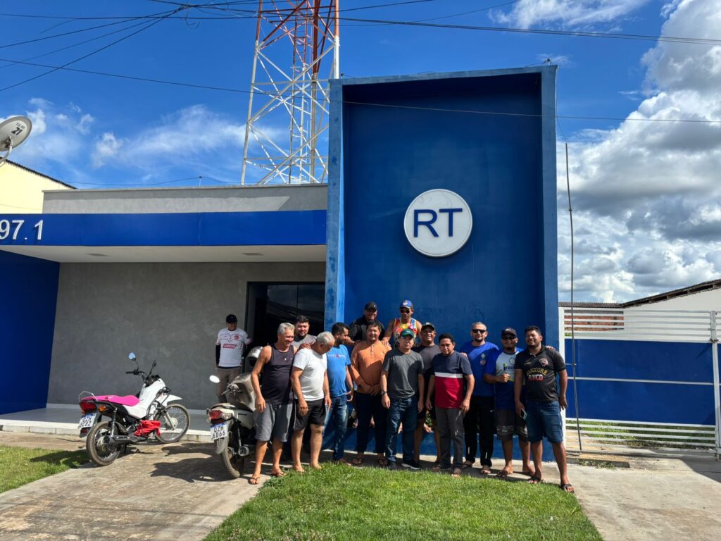 Caravana de Manicoré que percorreu 84 quilômetros a pé, concede entrevista à Rádio Tiradentes FM 97,1